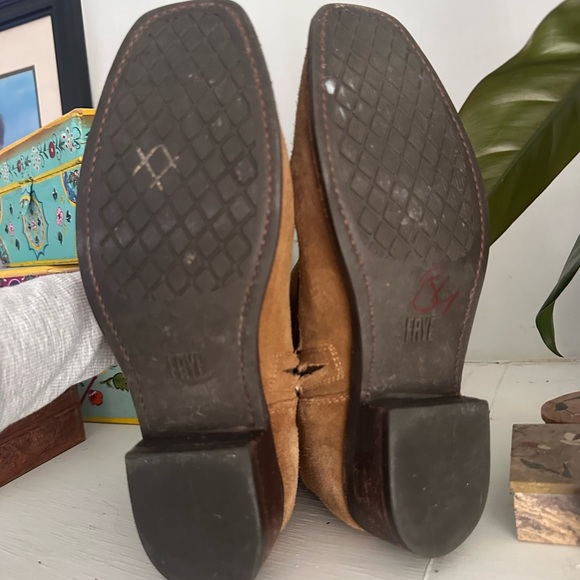 Frye Tan Suede Ankle Boots size 8 Buckle Western Casual Boho Desert Festival - Picture 7 of 11